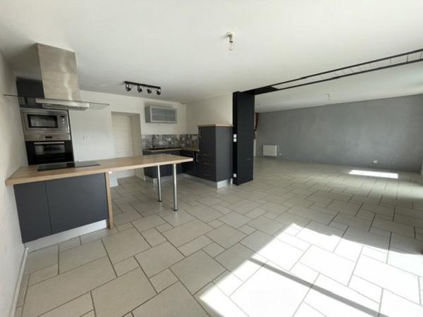 À LOUER – Maison 4 pièces avec extérieurs – Les Brouzils centre-bourg