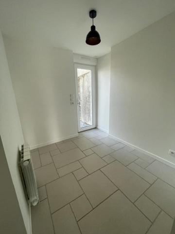 À LOUER – Maison 4 pièces avec extérieurs – Les Brouzils centre-bourg