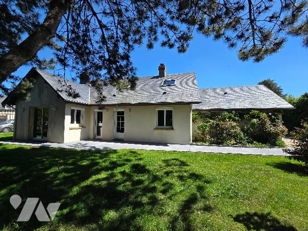 YVETOT, Beau pavillon d'~120 m², sur un terrain ~810 m², 4 chambres, garage.
