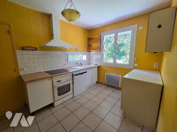YVETOT, Beau pavillon d'~120 m², sur un terrain ~810 m², 4 chambres, garage.
