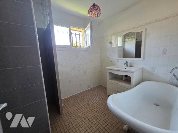 YVETOT, Beau pavillon d'~120 m², sur un terrain ~810 m², 4 chambres, garage.
