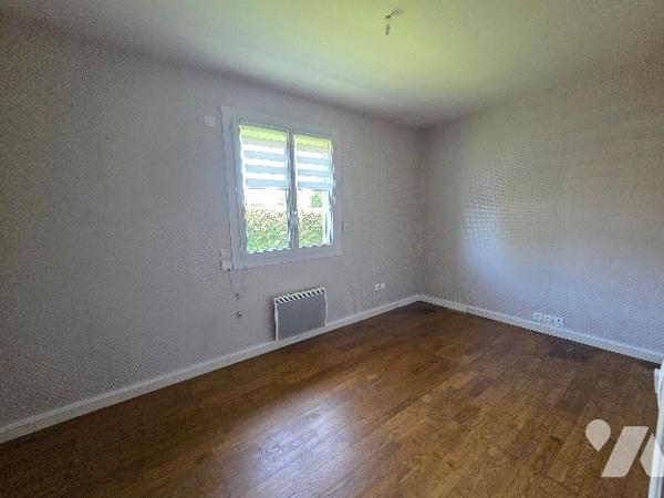 YVETOT, Beau pavillon d'~120 m², sur un terrain ~810 m², 4 chambres, garage.