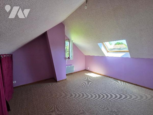 YVETOT, Beau pavillon d'~120 m², sur un terrain ~810 m², 4 chambres, garage.