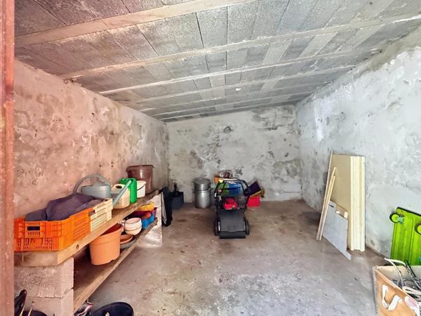 Maison 4 chambres avec garage, atelier, carport, poulailler