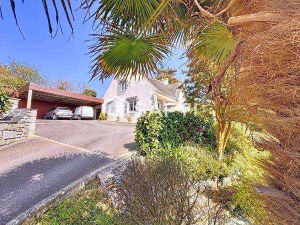 Maison 4 chambres avec garage, atelier, carport, poulailler