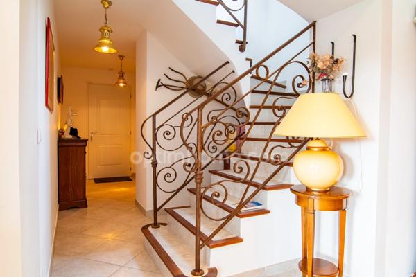 Rare à Cotignac – Villa contemporaine avec piscine, dans un écrin de calme et de nature