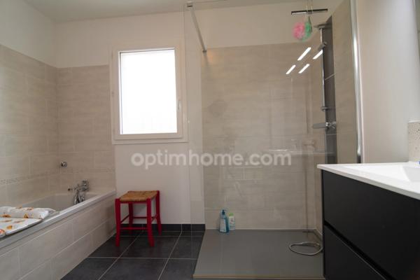 Rare à Cotignac – Villa contemporaine avec piscine, dans un écrin de calme et de nature