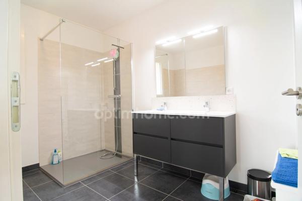 Rare à Cotignac – Villa contemporaine avec piscine, dans un écrin de calme et de nature