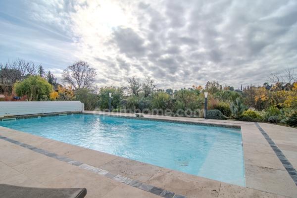 Rare à Cotignac – Villa contemporaine avec piscine, dans un écrin de calme et de nature