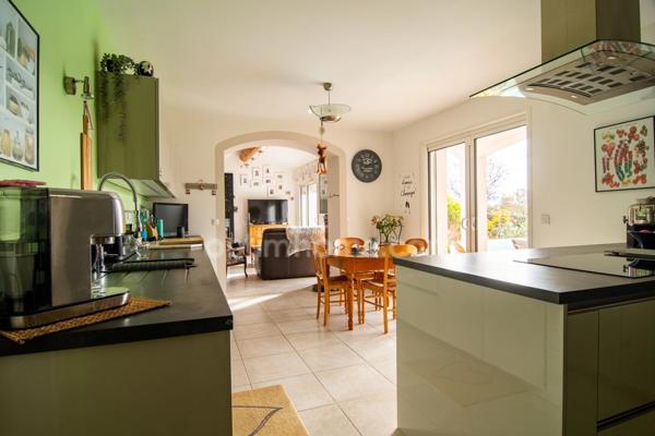 Rare à Cotignac – Villa contemporaine avec piscine, dans un écrin de calme et de nature