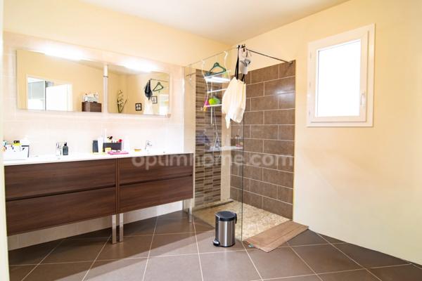 Rare à Cotignac – Villa contemporaine avec piscine, dans un écrin de calme et de nature