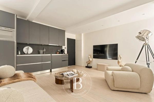 Paris 8ème, Appartement 1 Chambre -  67 m² à vendre