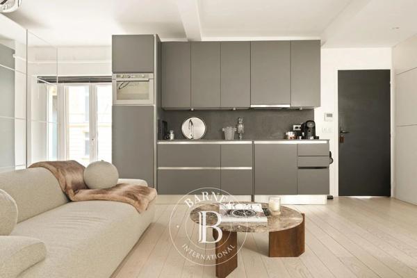 Paris 8ème, Appartement 1 Chambre -  67 m² à vendre