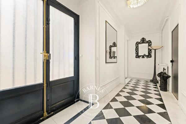 Paris 8ème, Appartement 1 Chambre -  67 m² à vendre