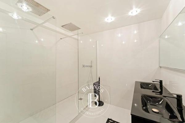 Paris 8ème, Appartement 1 Chambre -  67 m² à vendre