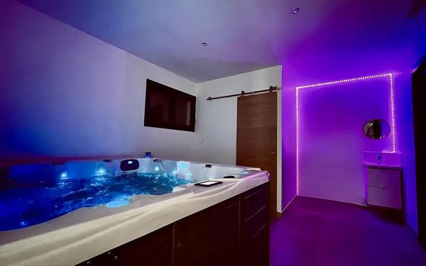 Maison à vendre    7 pièces •  Nîmes