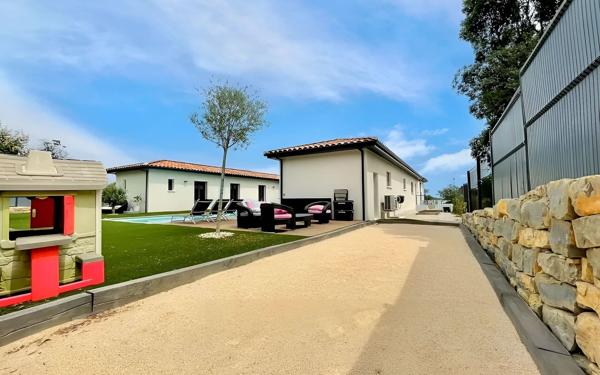 Maison à vendre    7 pièces •  Nîmes