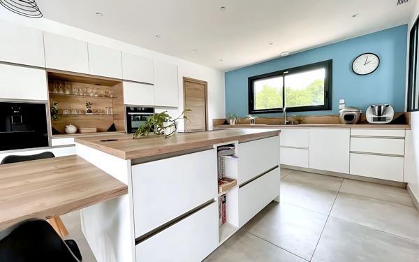 Maison à vendre    7 pièces •  Nîmes