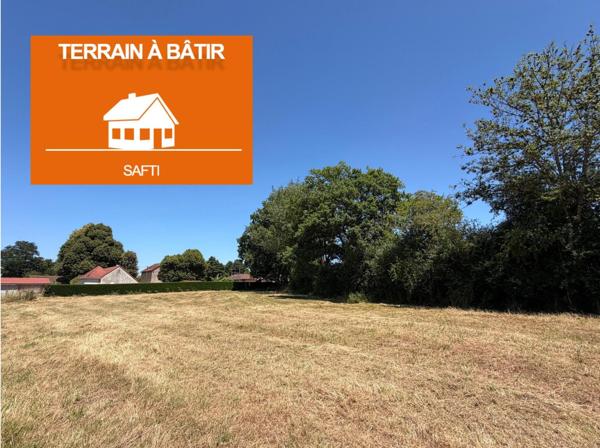 Terrain constructible de 2311m2 au calme