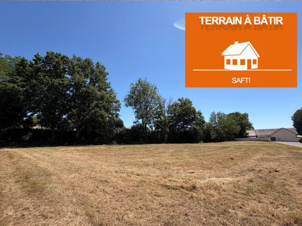 Terrain constructible de 2311m2 au calme