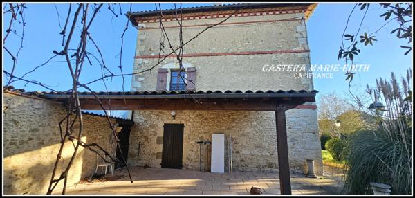 Maison en pierre rénovée en partie avec jardin et hangar 6 pièces PAVIE (32)