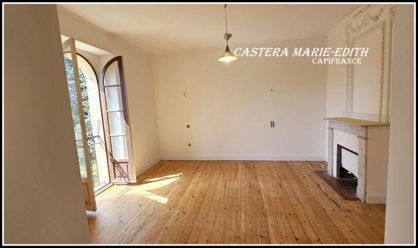 Maison en pierre rénovée en partie avec jardin et hangar 6 pièces PAVIE (32)