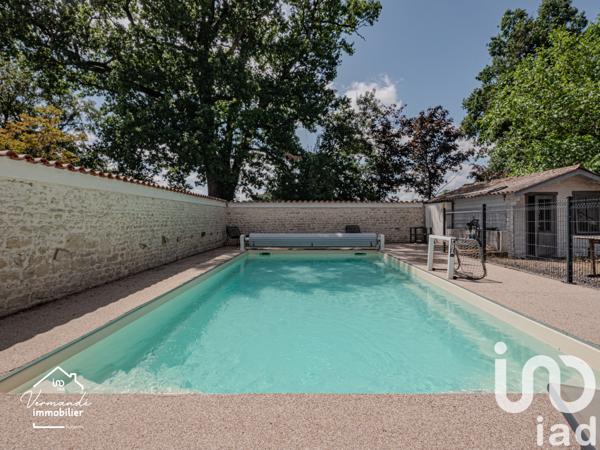 Maison à vendre 6 pièces 225 m² Surgères