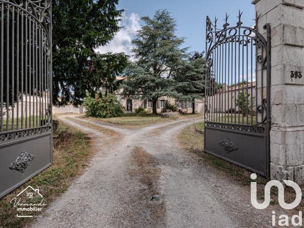 Maison à vendre 6 pièces 225 m² Surgères