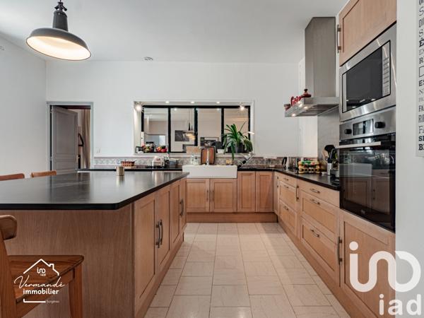 Maison à vendre 6 pièces 225 m² Surgères