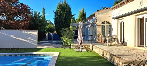 Noves (13550) Villa plain-pied proche centre ville