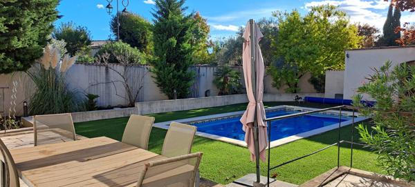 Noves (13550) Villa plain-pied proche centre ville