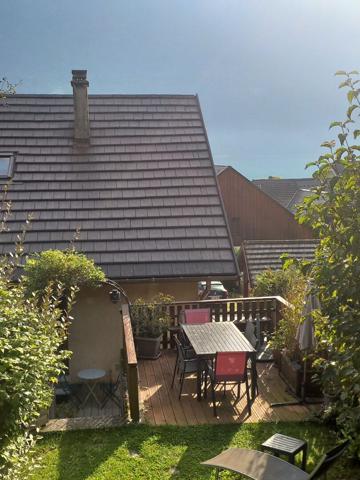 DOUSSARD. MAISON MITOYENNE AVEC TERRAIN de 242m²