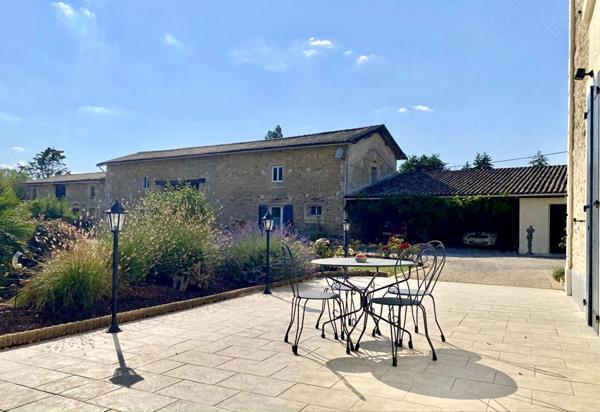 Maison 6 pièce(s) 240 m2, 400m2 de dépendance