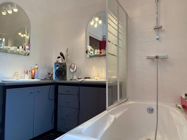 Maison 6 pièce(s) 240 m2, 400m2 de dépendance