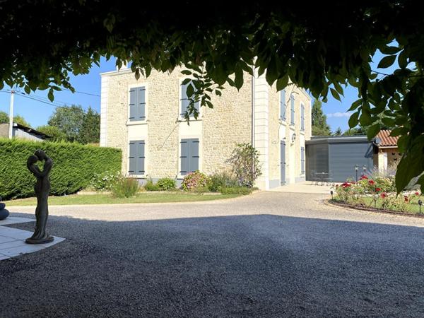 Maison 6 pièce(s) 240 m2, 400m2 de dépendance