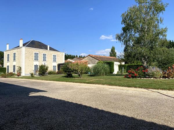 Maison 6 pièce(s) 240 m2, 400m2 de dépendance