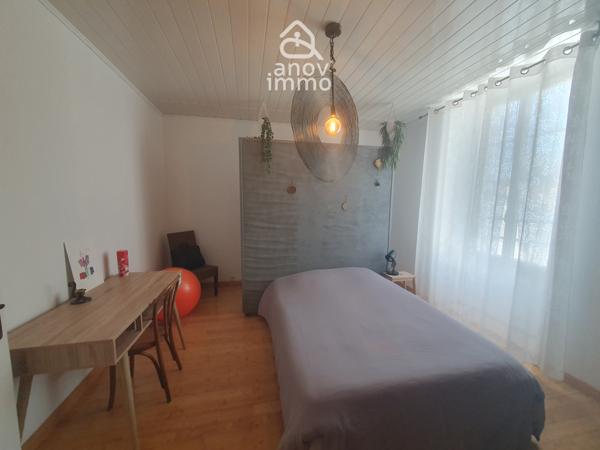 Maison
                                                                                                                                                                                                                                                                                                                        5 pièce(s)                                                                                                                                                                                                          3 chambre(s)                                                                                                                                                                                                          130  m²