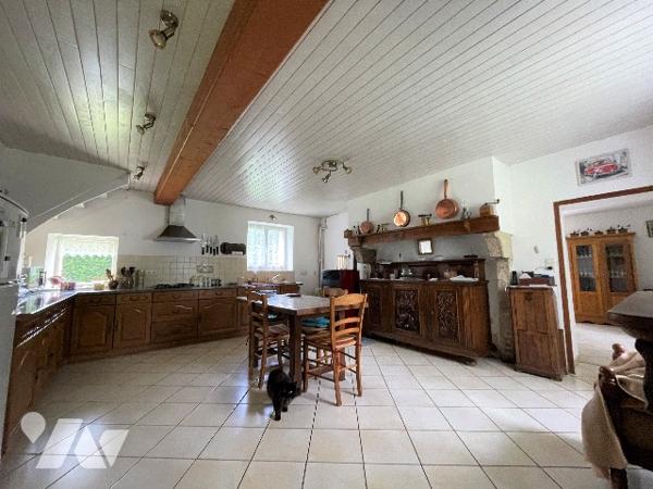 Maison T5 de 130 m² aucun vis-à-vis avec dépendances et grand terrain plat SAINT-QUENTIN-LA-CHABANNE