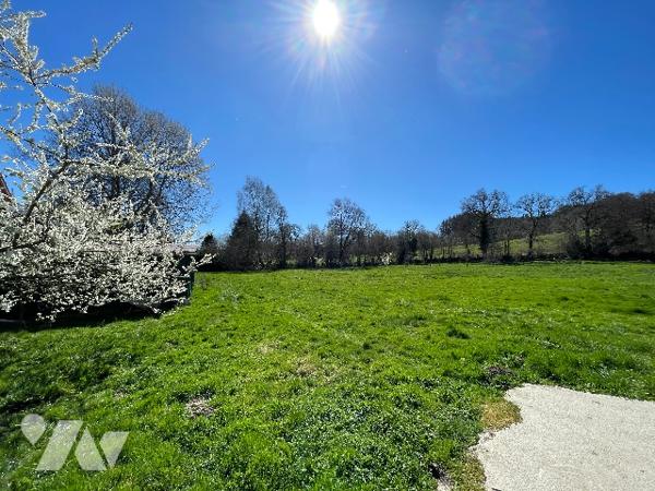 Maison T5 de 130 m² aucun vis-à-vis avec dépendances et grand terrain plat SAINT-QUENTIN-LA-CHABANNE