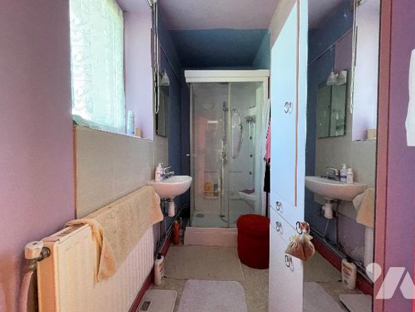 Maison T5 de 130 m² aucun vis-à-vis avec dépendances et grand terrain plat SAINT-QUENTIN-LA-CHABANNE