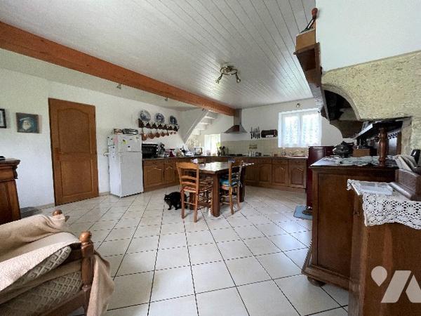 Maison T5 de 130 m² aucun vis-à-vis avec dépendances et grand terrain plat SAINT-QUENTIN-LA-CHABANNE