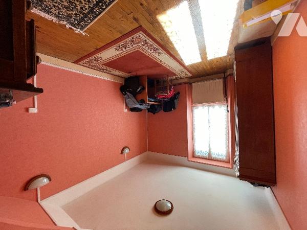 Maison T5 de 130 m² aucun vis-à-vis avec dépendances et grand terrain plat SAINT-QUENTIN-LA-CHABANNE