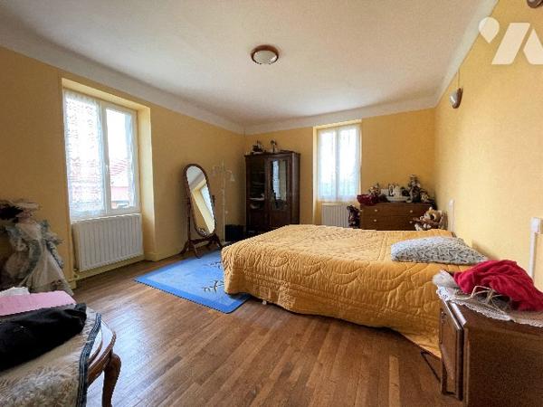 Maison T5 de 130 m² aucun vis-à-vis avec dépendances et grand terrain plat SAINT-QUENTIN-LA-CHABANNE