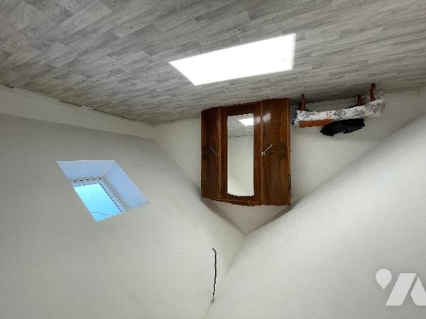 Maison T5 de 130 m² aucun vis-à-vis avec dépendances et grand terrain plat SAINT-QUENTIN-LA-CHABANNE