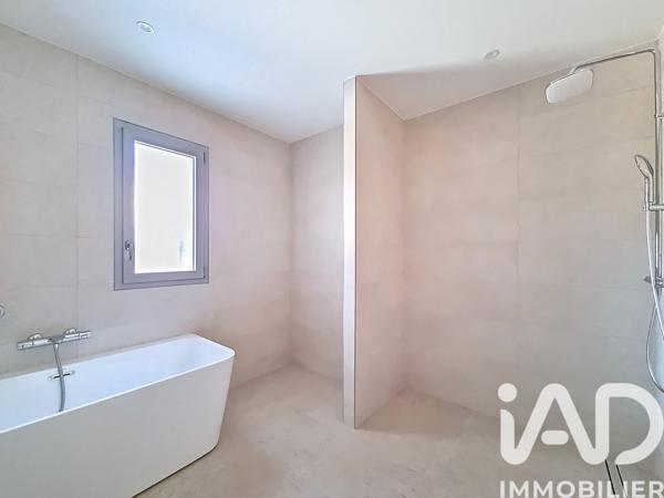 Maison à vendre 5 pièces 137 m² Nîmes