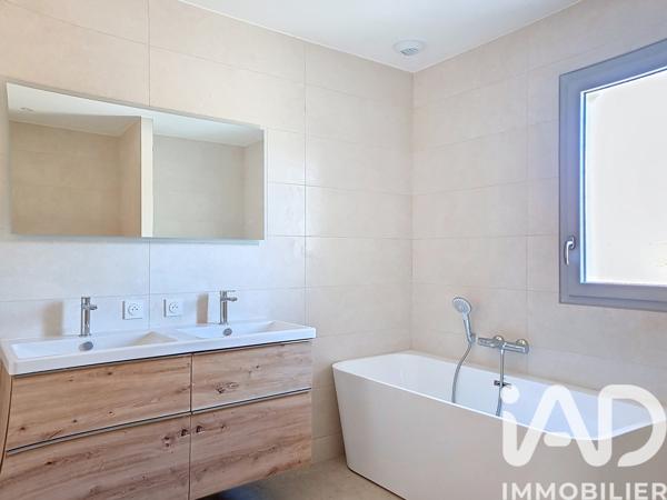 Maison à vendre 5 pièces 137 m² Nîmes