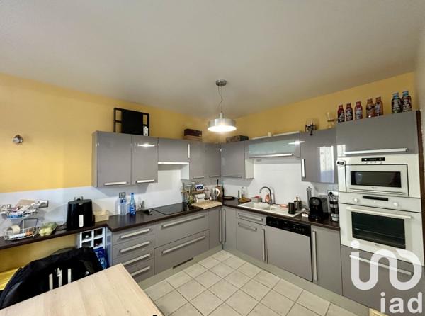 Maison de village 4 pièces de 90 m² à Neuville-Saint-Amand (02100)