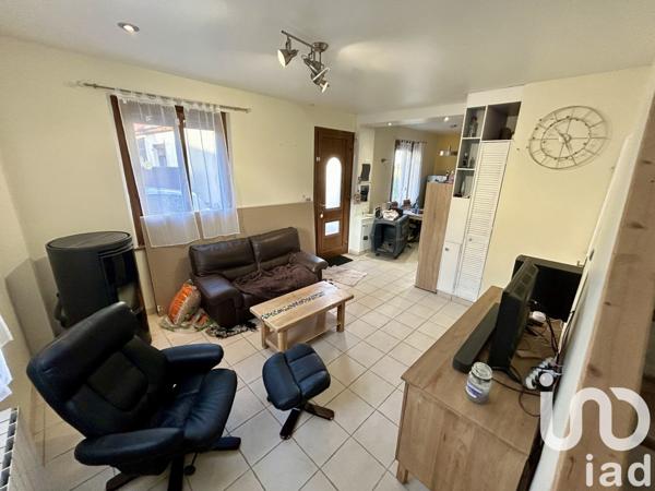 Maison de village 4 pièces de 90 m² à Neuville-Saint-Amand (02100)