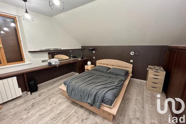 Maison de village 4 pièces de 90 m² à Neuville-Saint-Amand (02100)