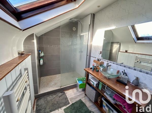 Maison de village 4 pièces de 90 m² à Neuville-Saint-Amand (02100)